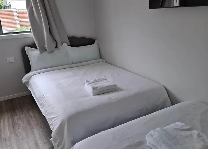 Apartment 5 Double Beds In 1 Bedroom And 1 Lounge *